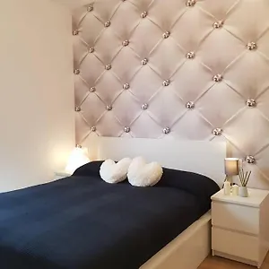  Apartamento Bsuites Trieste In Centro Storico Con Wifi